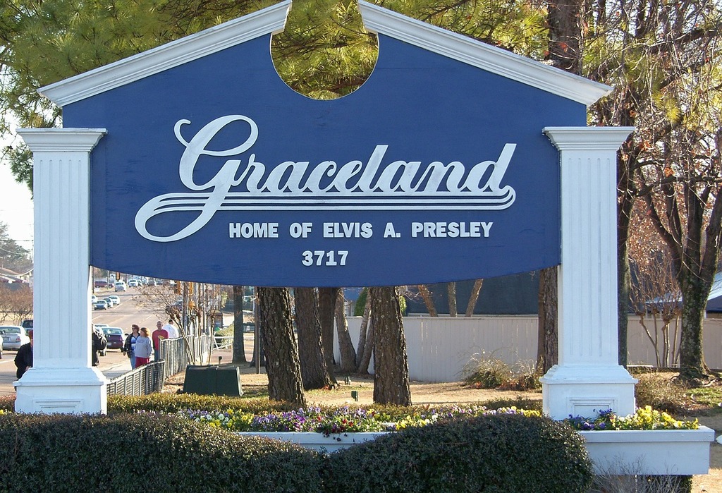 Graceland sign - Creative commons | spring travel experiences
